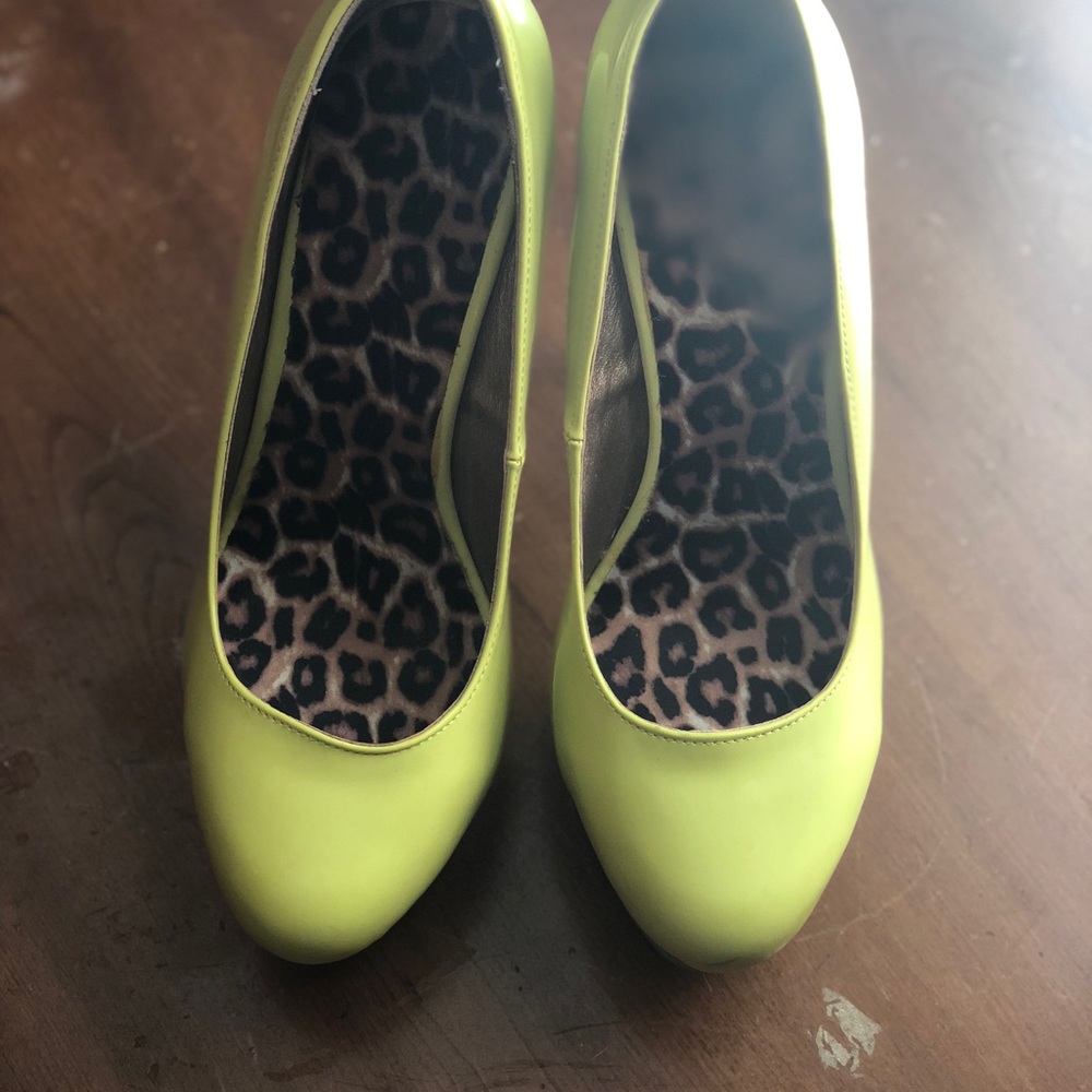 Neon yellow pumps - Picture 4 of 5